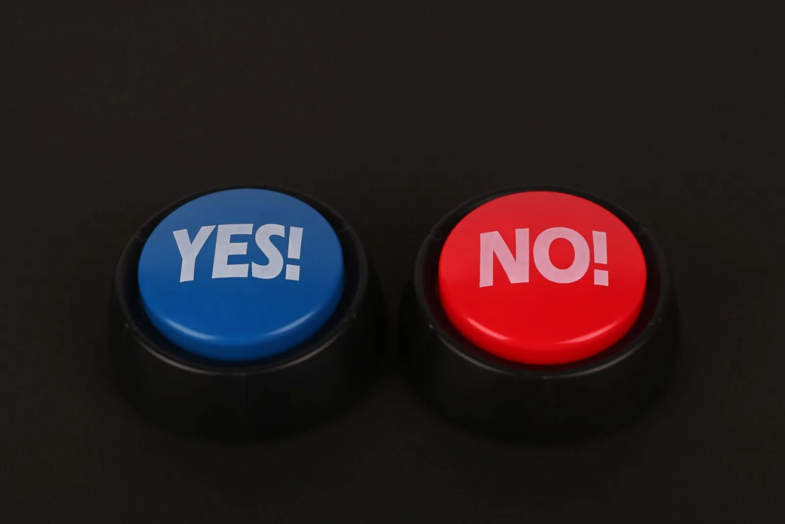 Choosing between free image compression tools, a decision driven by format support and batch limits