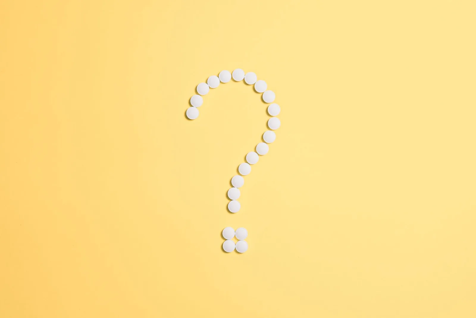 Pills arranged into a question mark, the puzzling nature of blurry-image questions