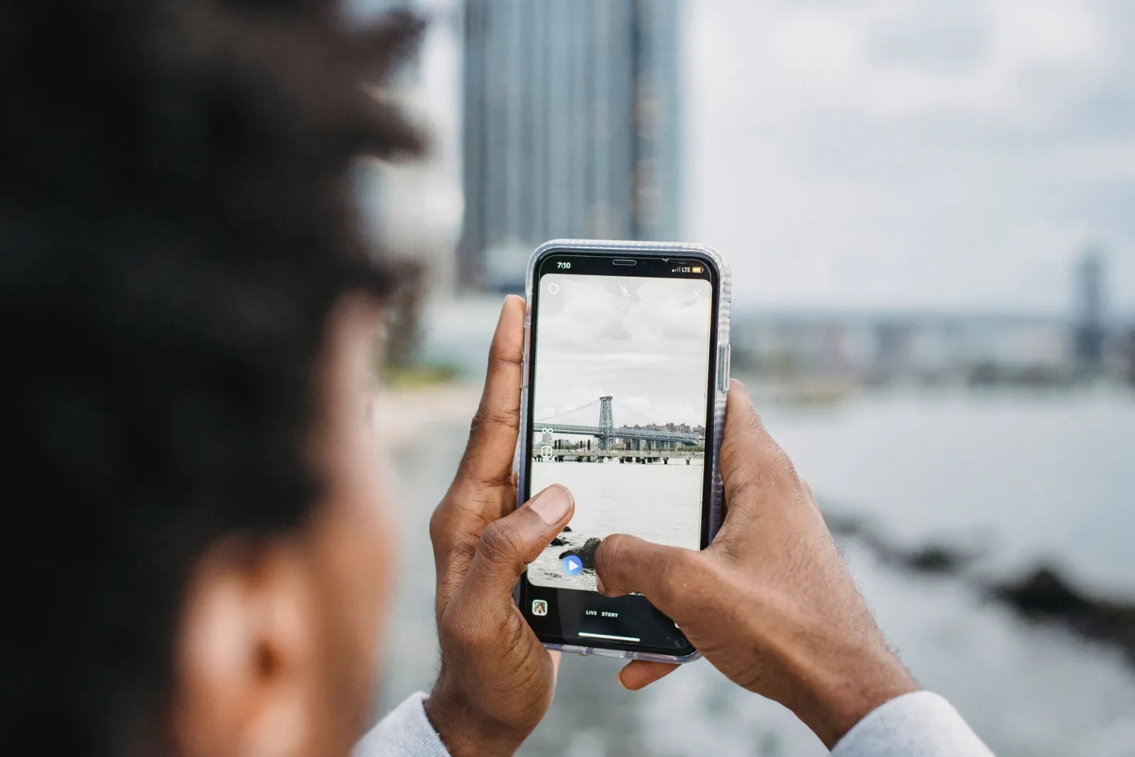Cropping a photo to Instagram dimensions on a phone before uploading