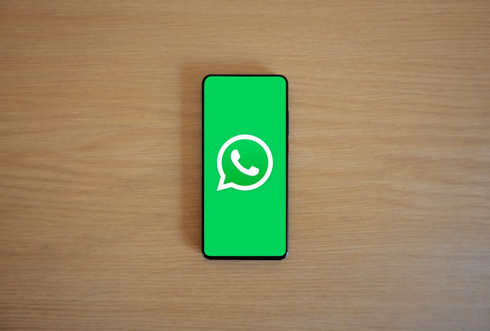 WhatsApp image quality on a phone, where the app compresses photos unless sent as documents